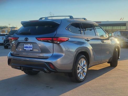 Used 2021 Toyota Highlander Limited image 4