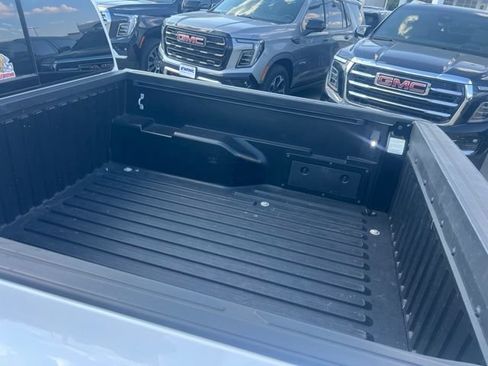 Used 2021 Toyota Tacoma SR5 RWD image 5