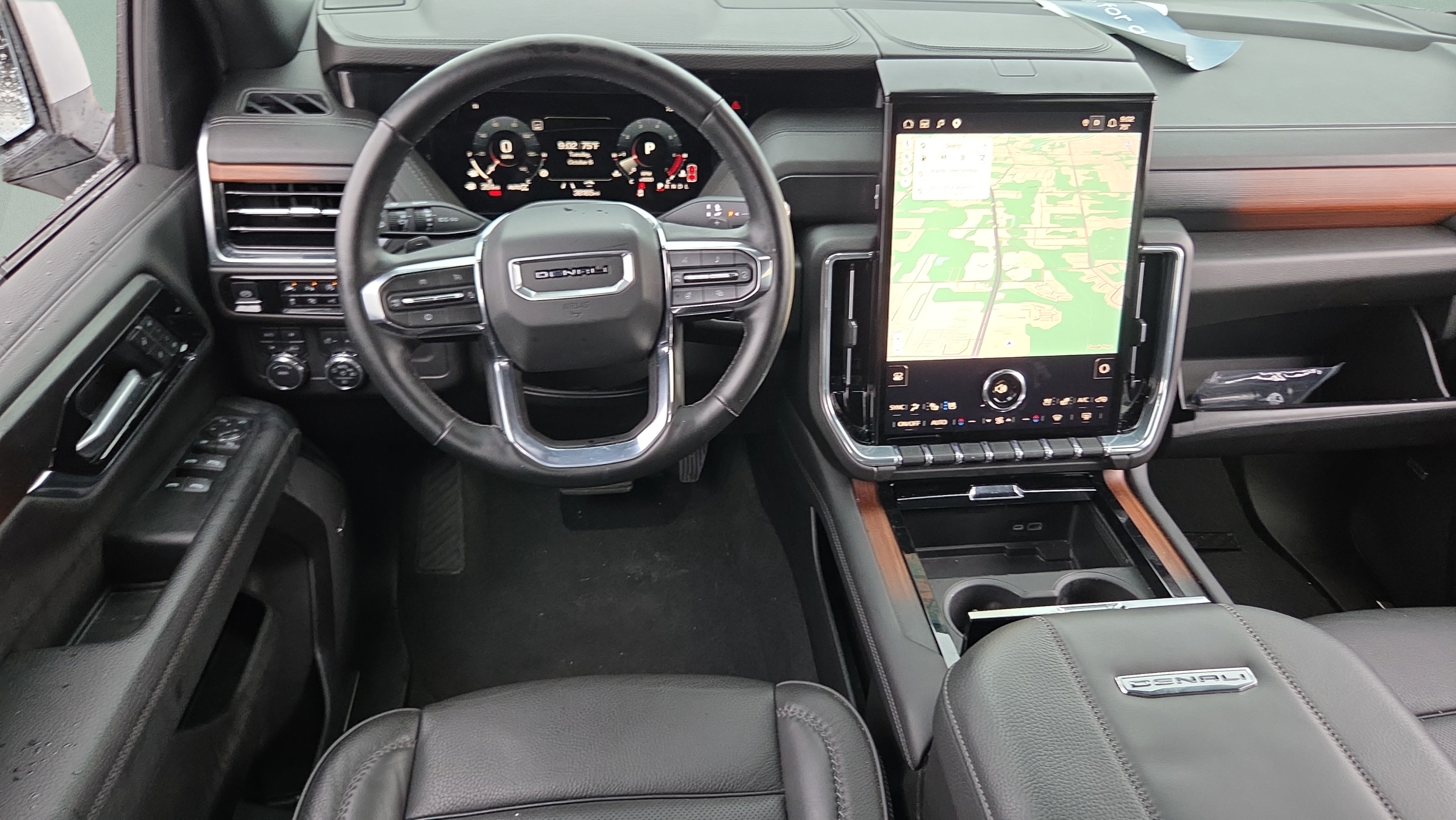 Used 2025 GMC Yukon XL Denali AWD/4WD image 12