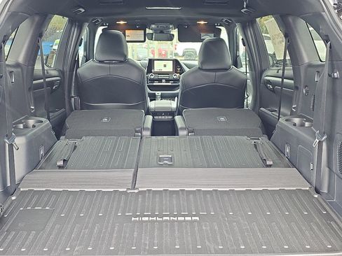 New 2025 Toyota Highlander XSE image 10