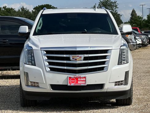 Used 2017 Cadillac Escalade Premium Luxury AWD/4WD image 11
