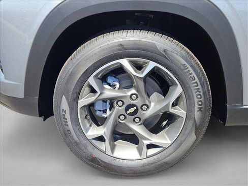 New 2026 Chevrolet Trax LT w/ LPO, Blackout Package image 10