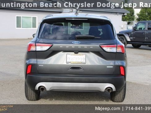 Used 2020 Ford Escape SE image 4