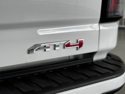 Used 2025 GMC Sierra 2500 AT4 image 39