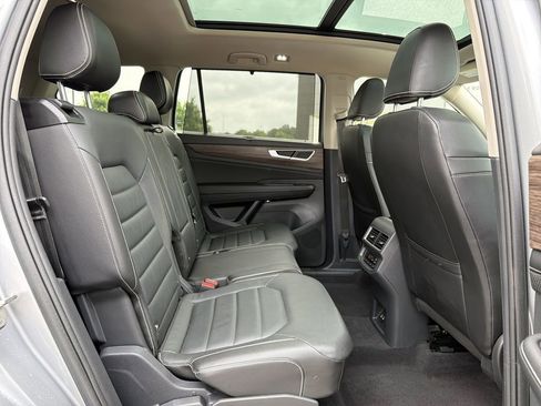 Used 2024 Volkswagen Atlas SEL AWD/4WD image 17