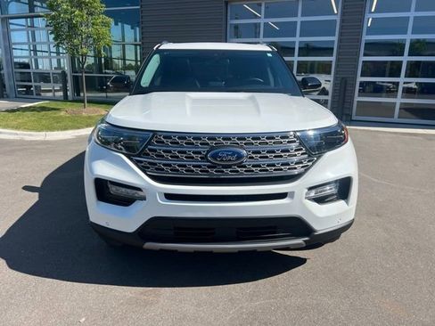 Used 2023 Ford Explorer Limited w/ Limited Technology Package AWD/4WD image 2