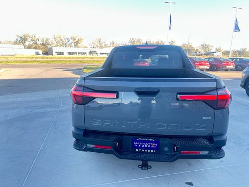 Used 2023 Hyundai Santa Cruz SE image 4