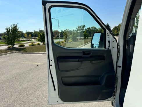 Used 2015 Nissan NV 2500 SL image 12