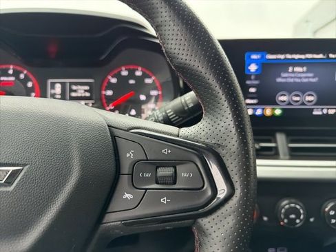 Used 2025 Chevrolet Trax RS w/ Sunroof Package image 32