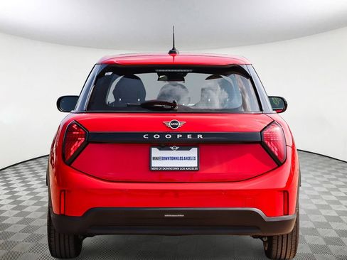 Used 2025 MINI Cooper 4-Door Hardtop FWD image 7