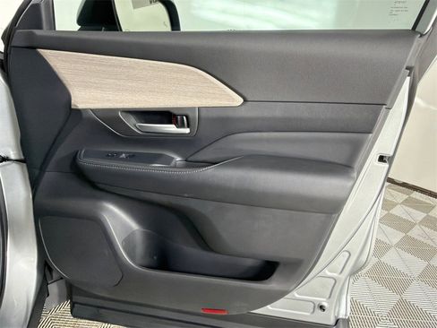 Used 2024 Toyota Grand Highlander Platinum image 14