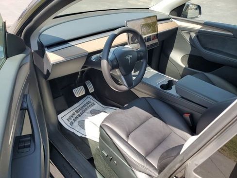 Used 2024 Tesla Model Y Performance AWD/4WD image 12