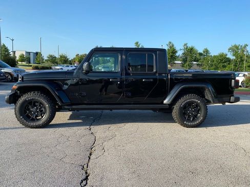 Used 2024 Jeep Gladiator Sport AWD/4WD image 4