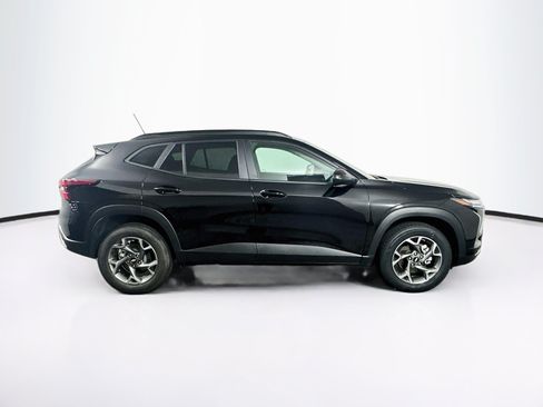 Used 2025 Chevrolet Trax LT FWD image 10