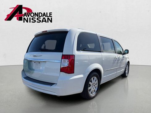 Used 2013 Chrysler Town & Country Touring FWD image 4