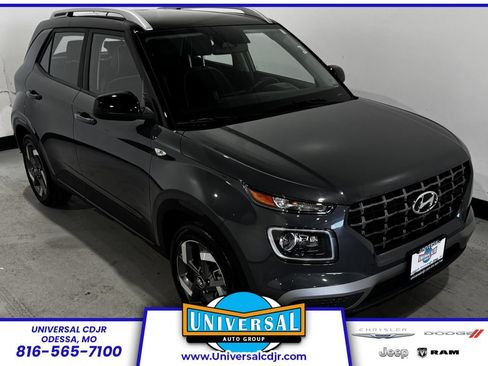 Used 2025 Hyundai Venue Limited FWD image 1