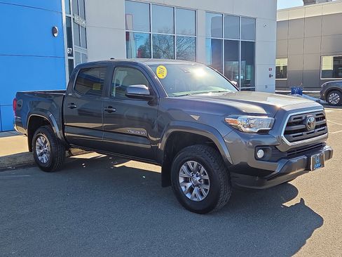 Used 2018 Toyota Tacoma SR5 image 3