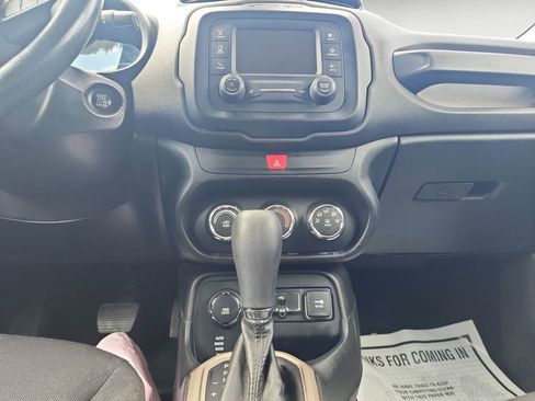 Used 2017 Jeep Renegade Latitude image 11