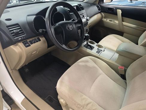 Used 2011 Toyota Highlander 2WD w/ Tow Pkg image 9