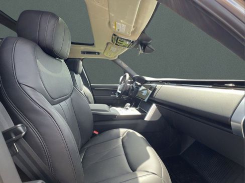 New 2025 Land Rover Range Rover Long Wheelbase SE image 22
