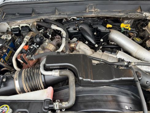 Used 2013 Ford F550 4x4 Crew Cab Super Duty w/ Payload Upgrade Pkg image 19