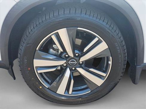 Used 2024 Nissan Rogue SL AWD/4WD image 25