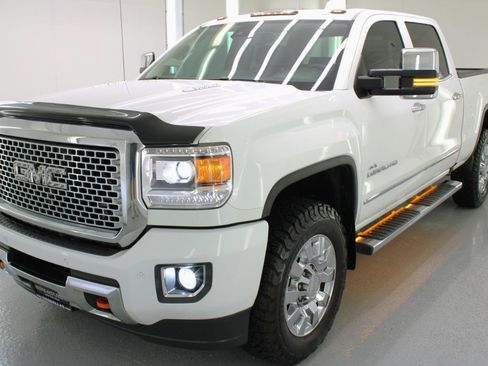 Used 2016 GMC Sierra 2500 Denali w/ Duramax Plus Package AWD/4WD image 4