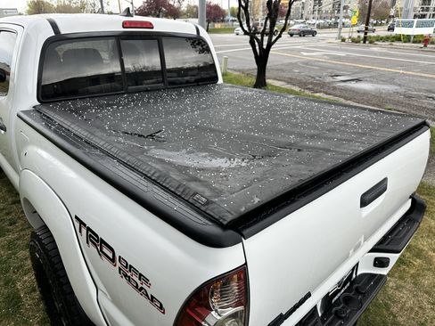 Used 2015 Toyota Tacoma TRD Off-Road w/ TRD Off-Road Package image 20