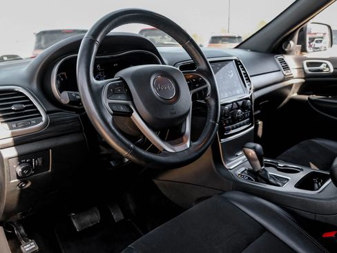 Used 2022 Jeep Grand Cherokee Laredo X RWD image 3