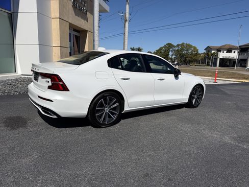 Certified 2022 Volvo S60 B5 Momentum w/ Premium Package image 3