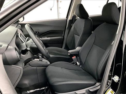 New 2025 Nissan Kicks Play S image 9