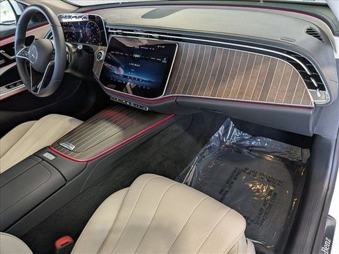 Used 2025 Mercedes-Benz E 350 Sedan image 23
