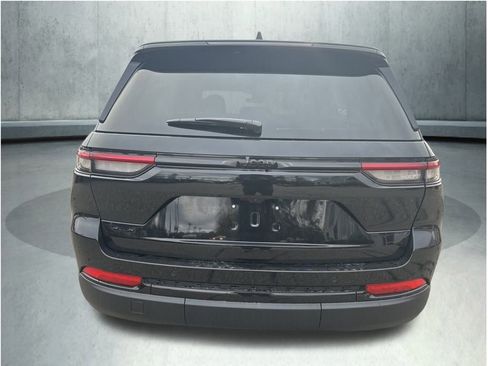 New 2025 Jeep Grand Cherokee Altitude image 4
