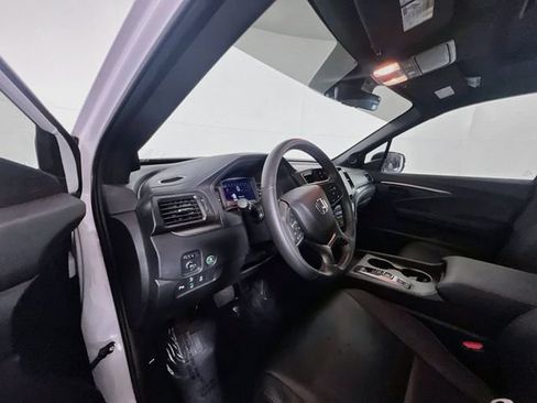Certified 2025 Honda Passport EX-L image 15