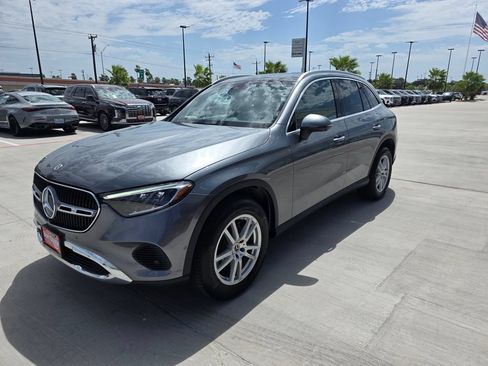 Used 2023 Mercedes-Benz GLC 300 image 3