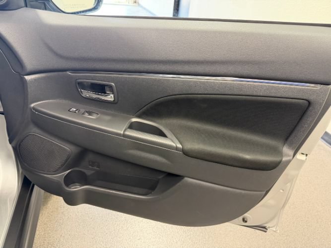Used 2025 Mitsubishi Outlander Sport AWD image 31