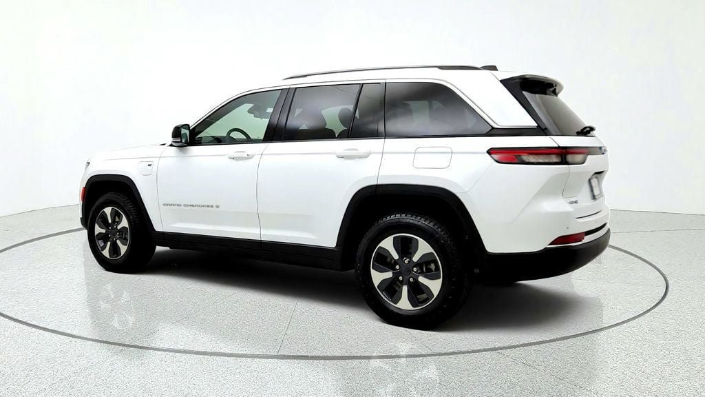 Used 2022 Jeep Grand Cherokee Limited 4xe w/ Luxury Tech Group II AWD/4WD image 7