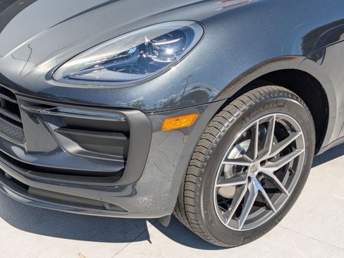 Certified 2025 Porsche Macan image 12