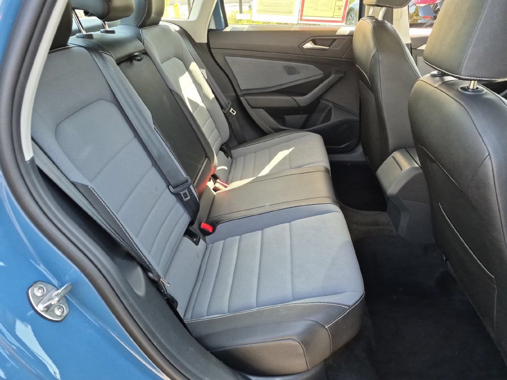 Used 2025 Volkswagen Jetta SE FWD image 30