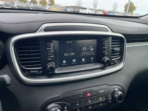 Used 2019 Kia Sorento L image 16