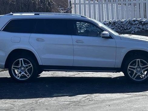 Used 2015 Mercedes-Benz GL 550 4MATIC w/ Driver Assistance Package image 6