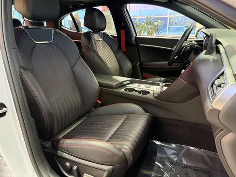 Used 2023 Genesis G70 2.0T w/ Sport Prestige Package image 31