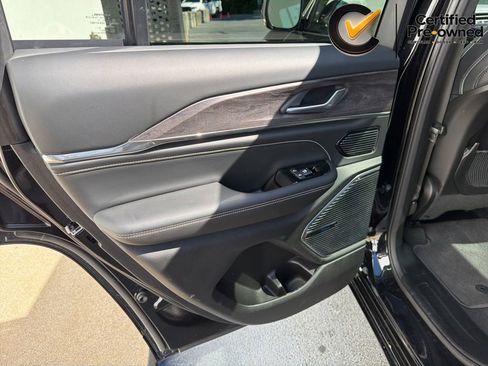 Certified 2022 Jeep Grand Cherokee Overland AWD/4WD image 40