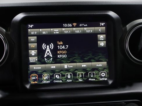 Used 2021 Jeep Gladiator Overland AWD/4WD image 23