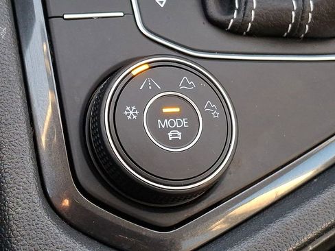 Used 2021 Volkswagen Tiguan SE image 20