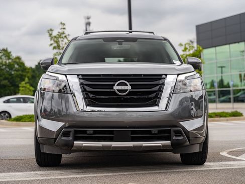 Used 2025 Nissan Pathfinder SL AWD/4WD image 2