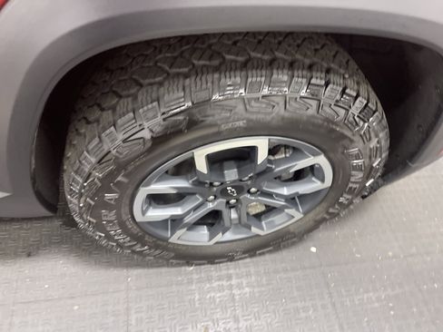 Used 2025 Chevrolet Equinox ACTIV w/ Safety and Technology Package image 27