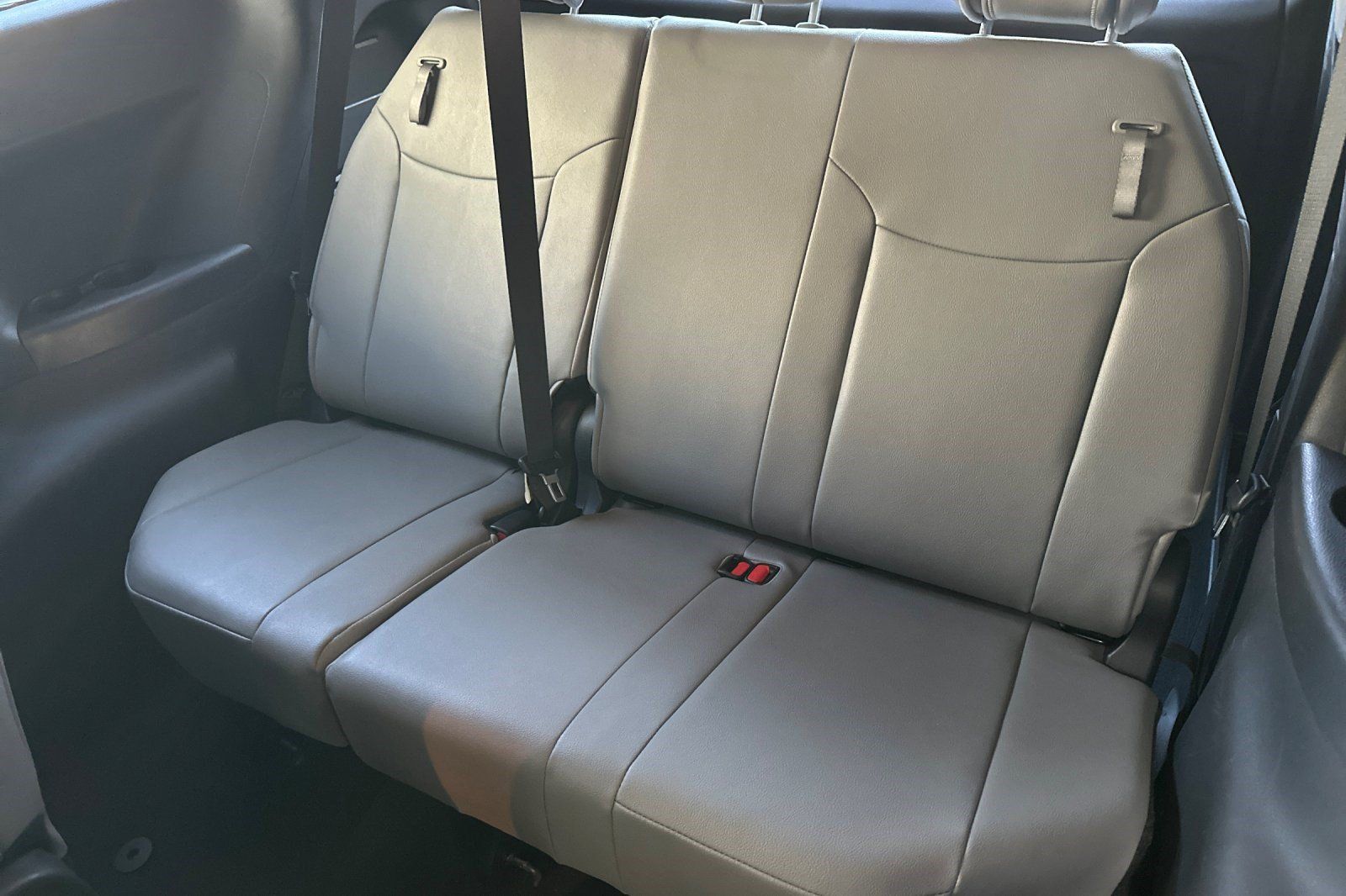 Used 2026 Toyota Sienna XLE FWD image 34