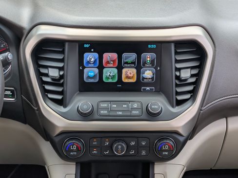 Used 2017 GMC Acadia Denali w/ Technology Package FWD image 28
