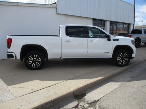 Used 2025 GMC Sierra 1500 AT4 w/ AT4 Premium Package AWD/4WD image 8